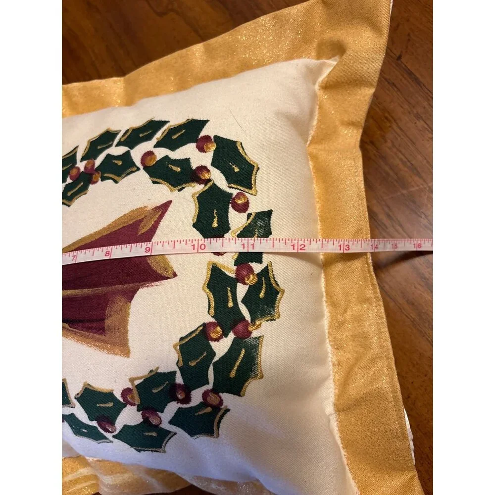 Christmas‎ Wreath Decorative Throw Pillow With Gold Border